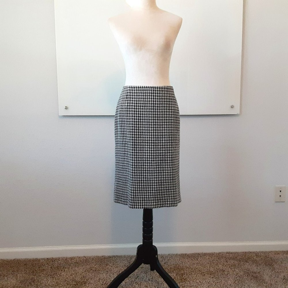 LRL Linen Blend Houndstooth Pencil Skirt with Peplum in the Back - size 10
